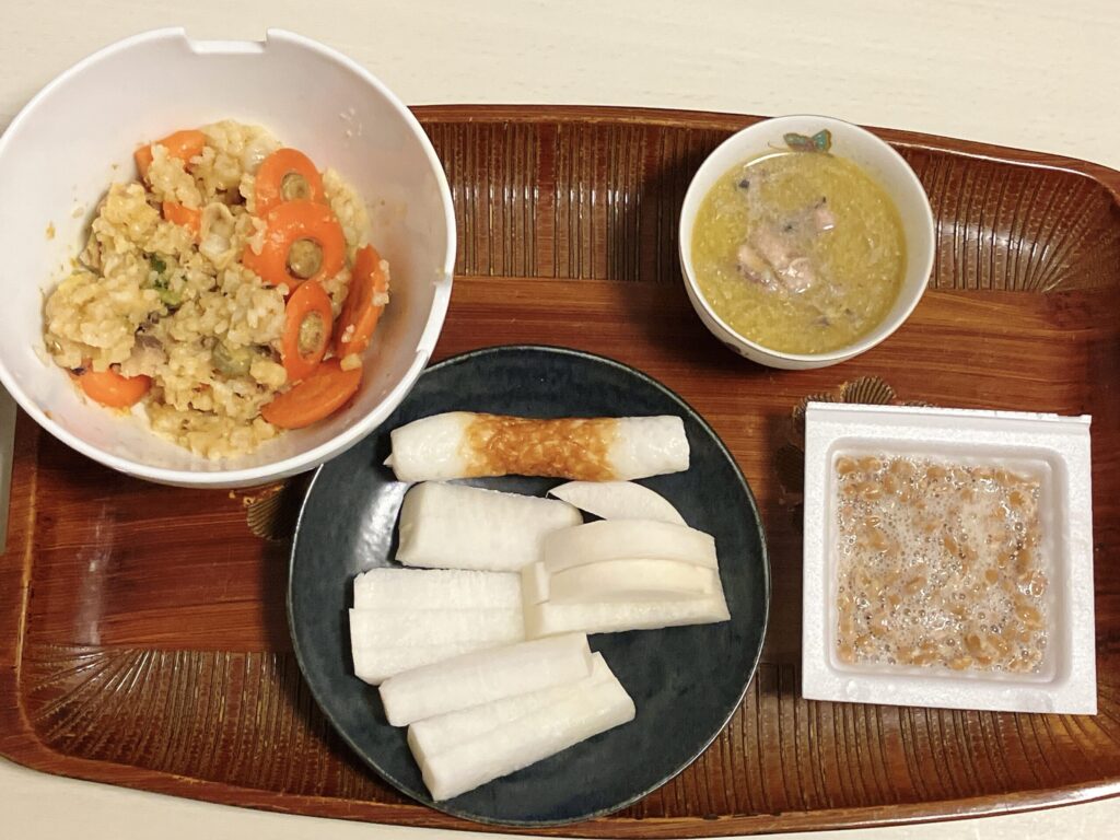 イワシのトマト味噌リゾット
・イワシ水煮
・納豆（味付け：リンゴ酢、梅干し）
・ちくわ、大根（味付けなし）

・写真外で冷凍甘栗100g
